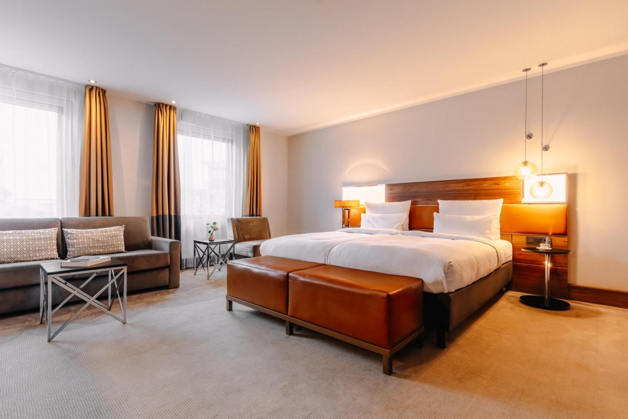 King Extra Large Room or Family Room,1646887086:JPEG